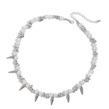 Parelcluster hanger ketting met gedetailleerd ergonomisch ontwerp, geschikt voor bruiloften en cocktailparty's.