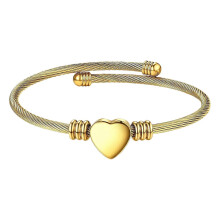 Stylish Heart Stainless Steel Bracelet Secure Closure Mechanism Wristchain Versatile Jewelry compatible with Party Or Work