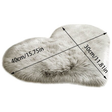 Tapis peluche cœur gris 30 x 40 cm, antidérapant et à poils longs