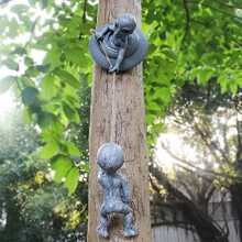 Conjunto de estatuas de alienígenas que abrazan árboles – Decoración de jardín exterior de resina