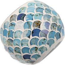 Dekorativer Kerzenständer aus blauem Glas, stilvoller europäischer Stil, schlichtes und elegantes Design, schafft eine warme Atmosphäre