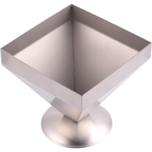 Ustensile de cuisine pour la décoration alimentaire, moule pyramidal en acier inoxydable à quatre compartiments et usage recyclable