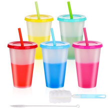 Ensemble de gobelets de 710 ml (24 oz) à couleur changeante avec couvercles et pailles