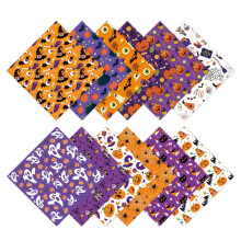 Feuilles de papier cadeau d'Halloween avec des motifs festifs