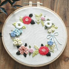 Kit de broderie DIY pour débutants : motifs de couronnes florales et de plantes d’amour – Ensemble complet de broderie au point de cr