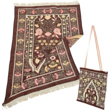 Rutschfester Gebetsteppich aus Chenille mit Quasten und Tasche. Zarte, fließende Linien, schlichtes und elegantes Design.