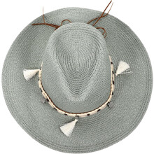 Sombrero de playa verde de paja para mujer con protección solar y borla decorada con conchas.