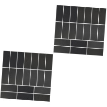 Lot de 40 feuilles de papier abrasif Ă grains assortis pour la finition de meubles en bois.