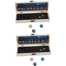 Lot de 2 figurines représentant les planètes du système solaire, ornées de pierres précieuses naturelles, pour décoration de bureau.