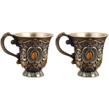 Lot de 2 verres à liqueur en alliage de zinc vintage, gravés à la main, faciles à tenir et bien équilibrés. Style classique.