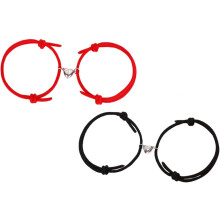 2 Paar Partner-Armbänder mit minimalistischen Herzgliedern aus einer Legierung in Schwarz und Rot