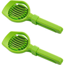 Juego de 2 herramientas multifuncionales para cortar y picar frutas, fabricadas en acero inoxidable y plástico.
