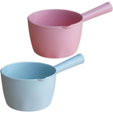 2 mestoli da cucina in plastica PP con manico ergonomico, ottima presa, design semplice, colori assortiti.