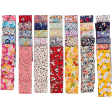 150 platos de papel desechables ligeros con forma de flor para ocasiones festivas.