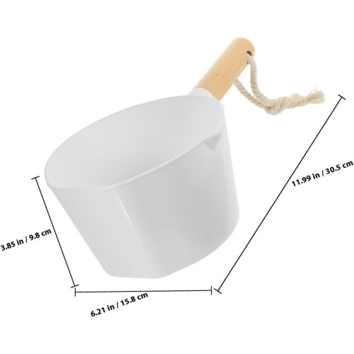 Wasserschöpfkelle mit langem Holzgriff 1