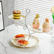 Présentoir à fruits à trois niveaux pour salon