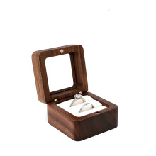 Caja para anillos de madera de nogal con cierre magnético
