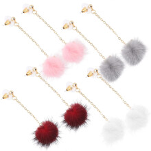 4 Paar baumelnde Ohrhänger für Damen, flauschige Kugelohrringe, modischer Ohrschmuck für Freizeit und Party
