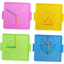 Tableau à clous pour l'apprentissage des mathématiques primaires, double face, avec élastiques.