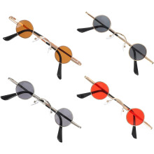 Juego de 4 pares de gafas de sol estilo punk con montura pequeña, ideales para fiestas, con monturas doradas y plateadas.