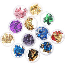 Set van 48 nagelbedeltjes en ornamenten van aluminiumfolie voor nagelkunst en doe-het-zelf manicure.
