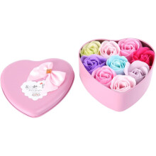 Set van 2 zeepbloemen in de vorm van een roos, met elk 9 bloemen, in een hartvormige metalen doos.