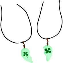 Leuchtendes vierblättriges Kleeblatt-Halskettenpaar, handgefertigter Anhänger aus Trockenblumen, florale Schlüsselbeinkette