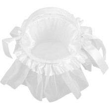 Elegantes weißes Blumenmädchen-Körbchen aus Satin und Spitze für Tischdekoration mit Blütenblättern