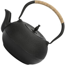 Valurautainen teekannu hauduttimella, pinnoittamaton pinta, taottu rauta, ergonominen kahva, retrotyylinen