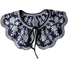 Retro-Schal mit angedeutetem Kragen, bestickt mit Blumenmuster, ideal als Abendstola oder zum Umhängen. Leichtes Material.
