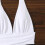 Damesbikini met V-hals en driehoekige cups, sneldrogend en elastisch. 4