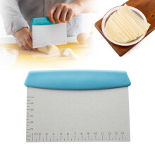 Racloir à pâte en acier inoxydable avec échelle de mesure 15 x 11