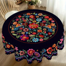 Nappe brodée de motifs floraux bleu marine, style mexicain populaire.