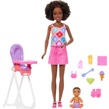 Barbie Skipper Canguros, Set con Muñeca de Brunette, Muñeca Bebé, Trona y 8 Accesorios