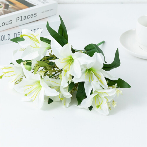 Bouquet di gigli e mughetti artificiali