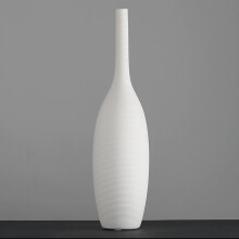 Vază mică de flori din ceramică albă