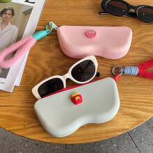 (Gray fries) Cute Cartoon Silicone Sunglasses Case, Portable Dust-Proof Women's Eyeglass Pouch, Handheld Glasses Organizer