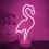 Letreiro de LED em formato de coração rosa com base. 2