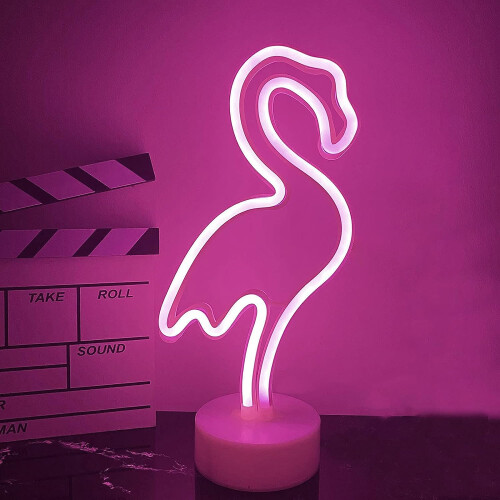 Letreiro de LED em formato de coração rosa com base. 1