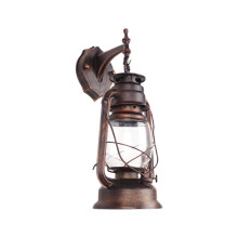 Vintage vegglampe i jern til soveromsgangen