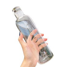 Kirkas muovinen vesipullo 500ml tai 700ml