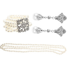 Parelsieradenset voor dames: ketting en oorbellen van imitatieparels, gelaagde armband en bijpassende oorbellen.