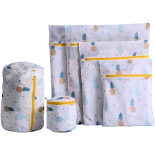 1 lot de sacs à linge réutilisables en filet avec fermeture éclair fluide pour machine à laver. Le filet fin protège les vêtements.
