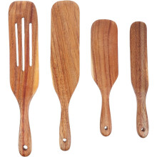 4-teiliges Küchenhelfer-Set aus Teakholz: Spatel, Salatschaufel und Kochlöffel. Gesund und komfortabel in der Handhabung.