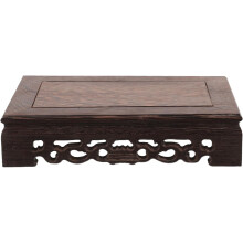 Socle de présentation carré en bois avec finition artisanale et toucher naturel
