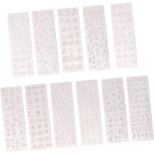 11 placas para estampar uñas con diseños florales y de mariposas.