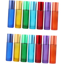 14 szt. kolorowych, matowych, pustych butelek perfum w szklanych pojemnikach rolkowych