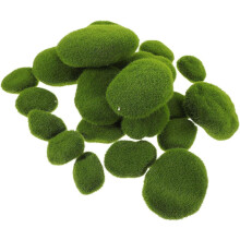 25 bolas de musgo artificial verde con textura realista, fabricadas en plástico. Uso versátil.