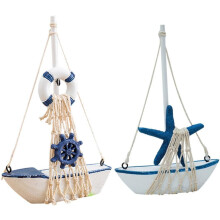 2 stuks mini houten zeilbootjes als decoratief ornament