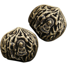 2 palline per esercizi manuali in stile cinese, in ottone intagliato e noce, per rafforzare le mani. Decorazione in noce.